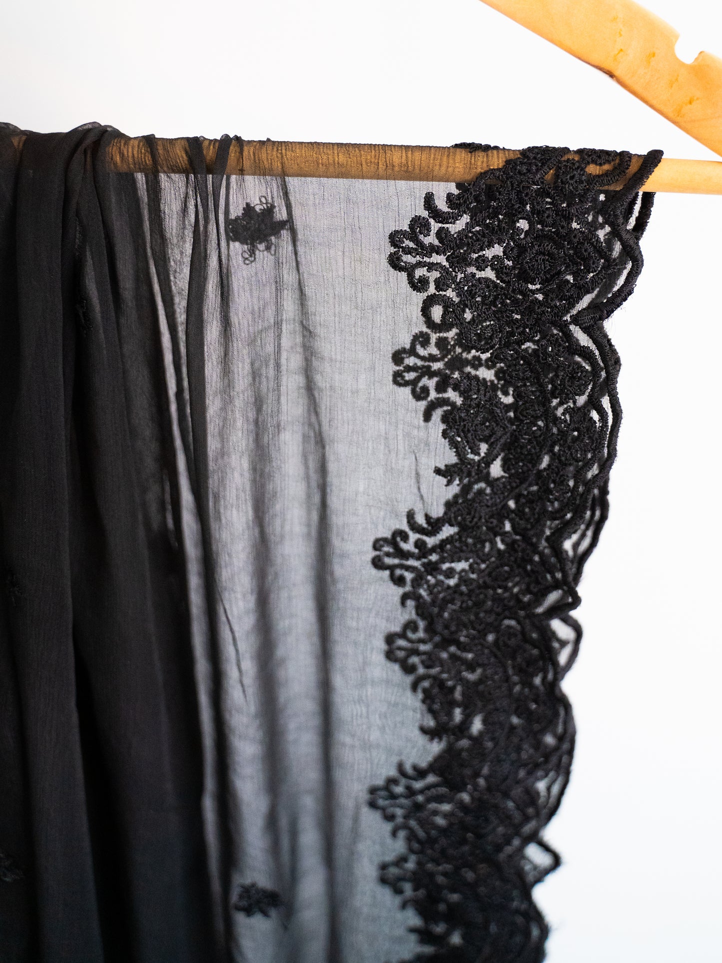 Leena Dupatta (Black or White)